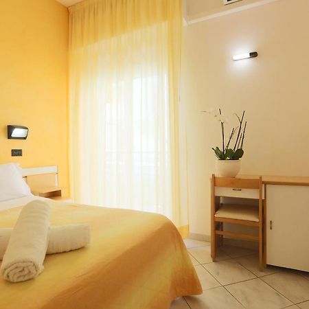 Hotel De La Ville Rimini Exteriör bild