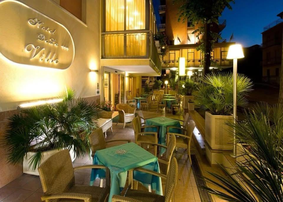 Hotel De La Ville Rimini Exteriör bild