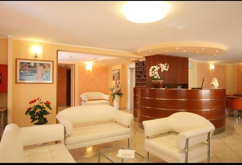 Hotel De La Ville Rimini Exteriör bild