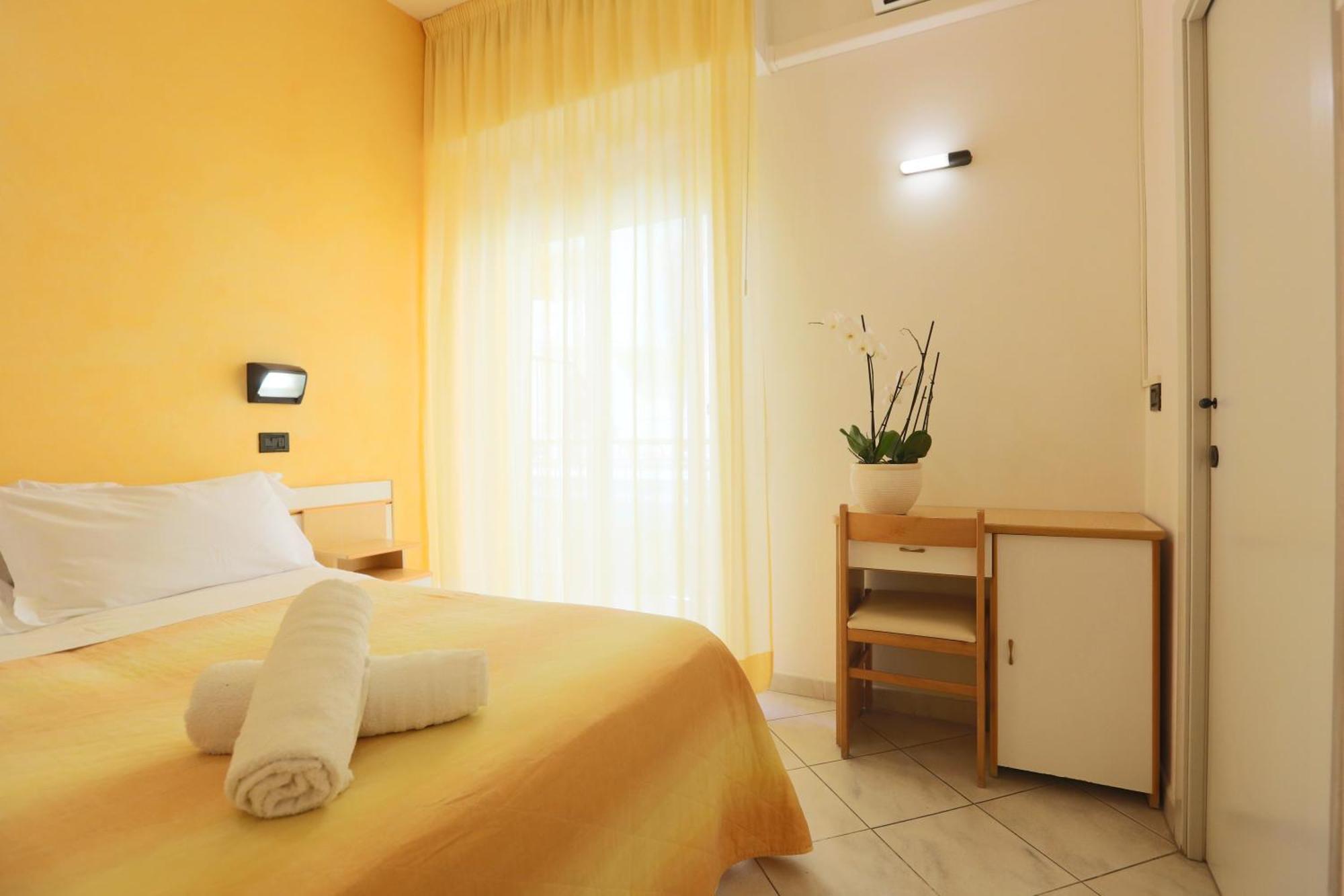 Hotel De La Ville Rimini Exteriör bild